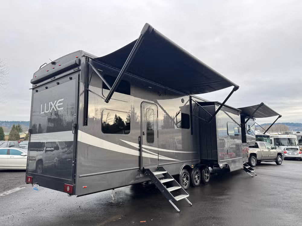 2025 Luxe 48FB Toy Hauler Image 6