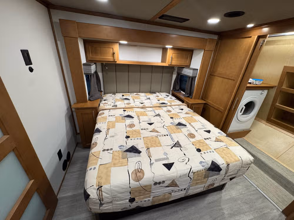 2025 Luxe 48FB Toy Hauler Image 20