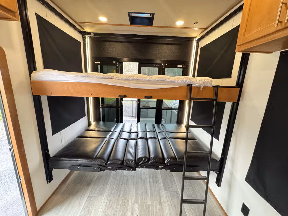 2025 Luxe 48FB Toy Hauler Image 31