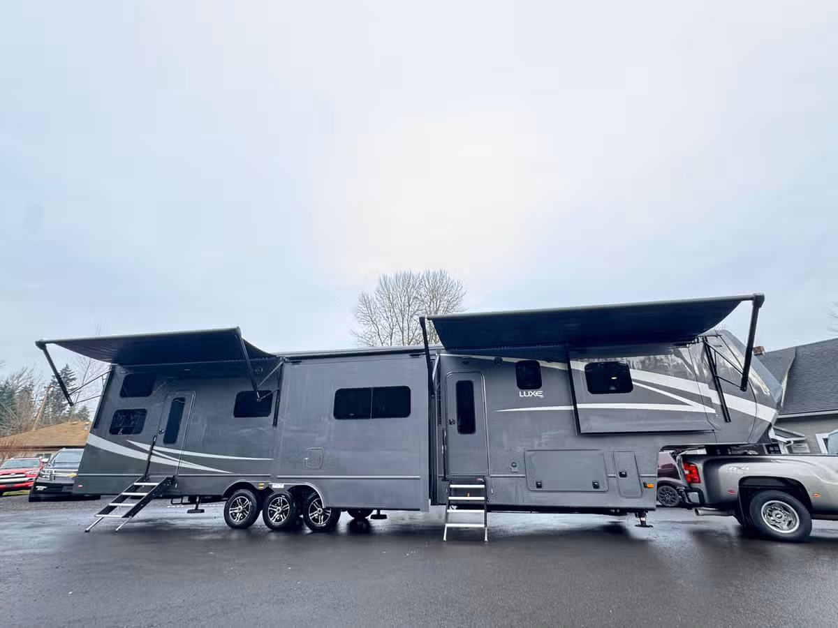 2025 Luxe 48FB Toy Hauler Image 3