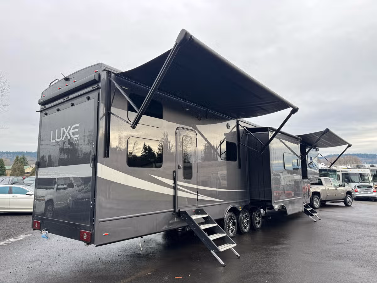 2025 Luxe 48FB Toy Hauler Image 6