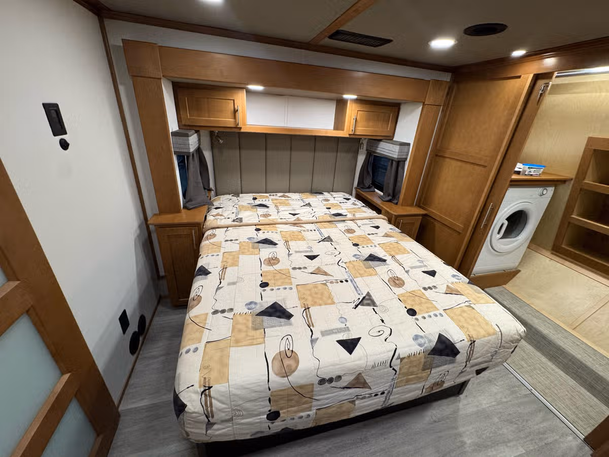 2025 Luxe 48FB Toy Hauler Image 20