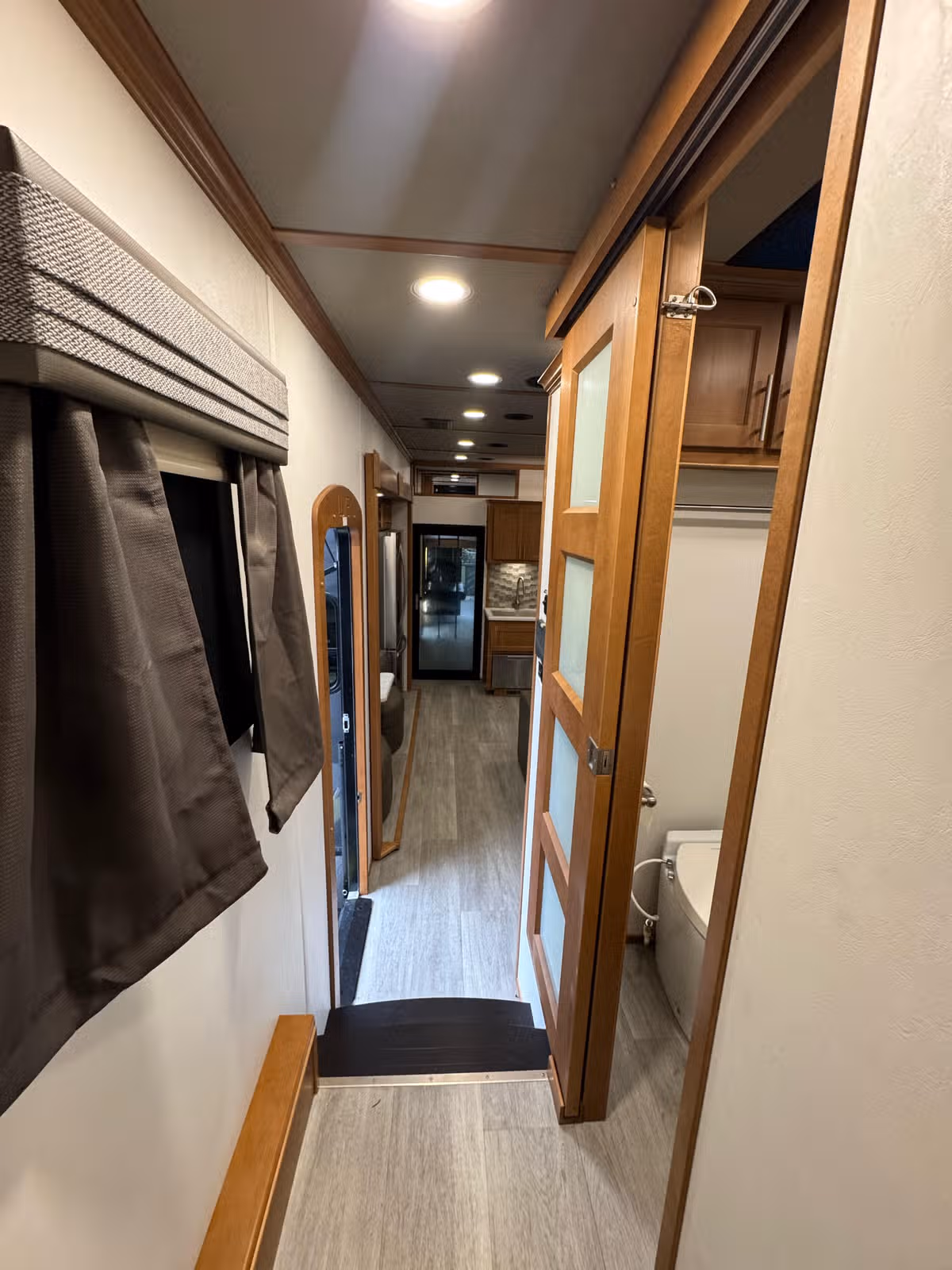 2025 Luxe 48FB Toy Hauler Image 22