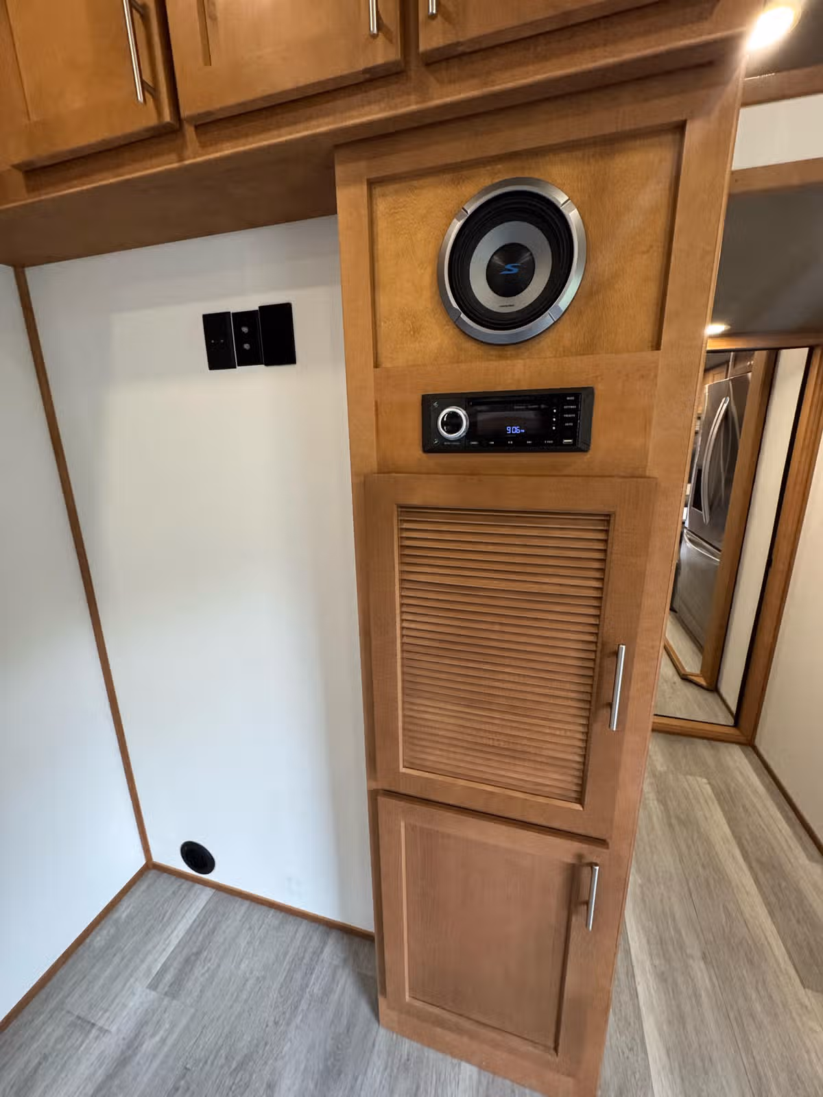 2025 Luxe 48FB Toy Hauler Image 30