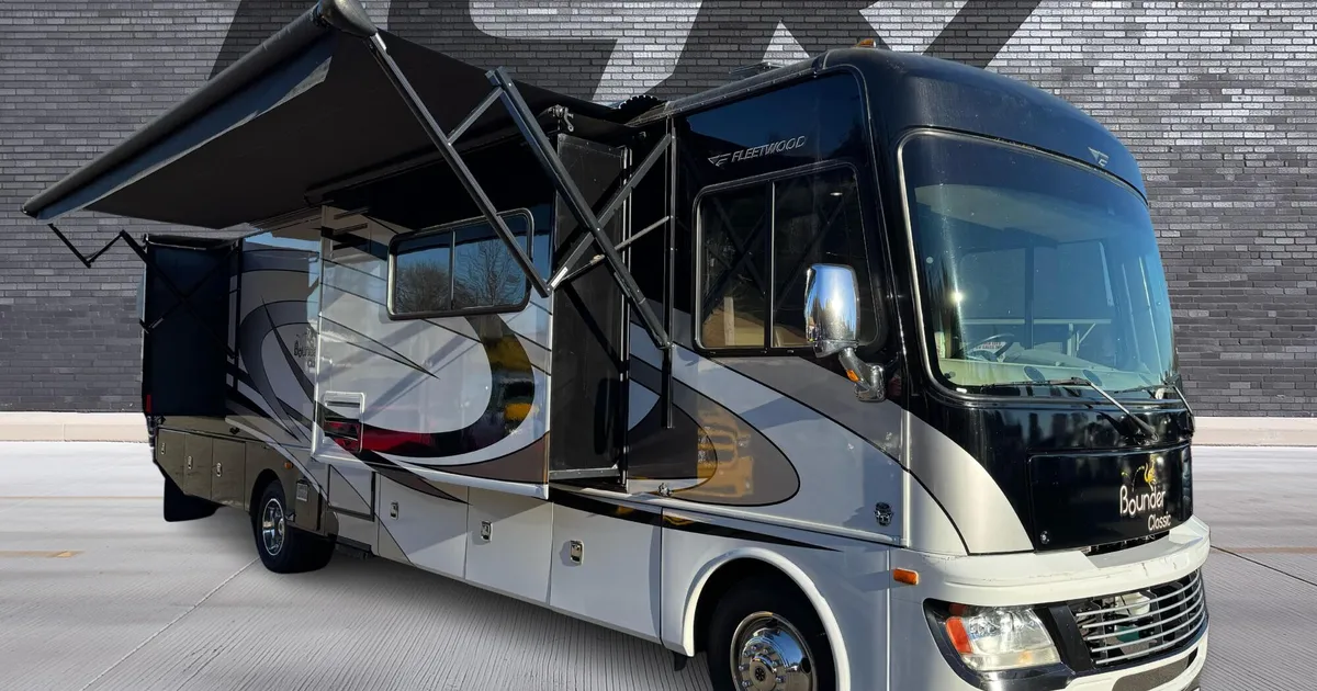 2013 Fleetwood Bounder - Truck City RV
