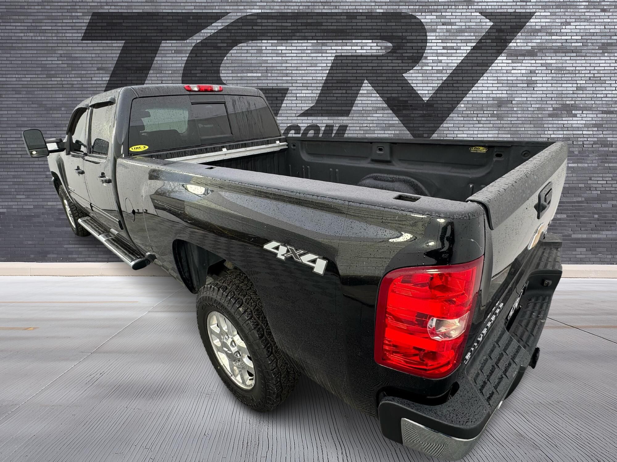 View vehicle photo 7