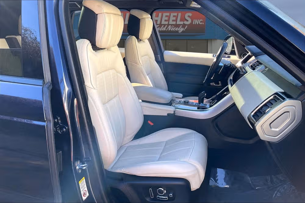 2019 Land Rover Range Rover Sport HSE Dynamic Image 7
