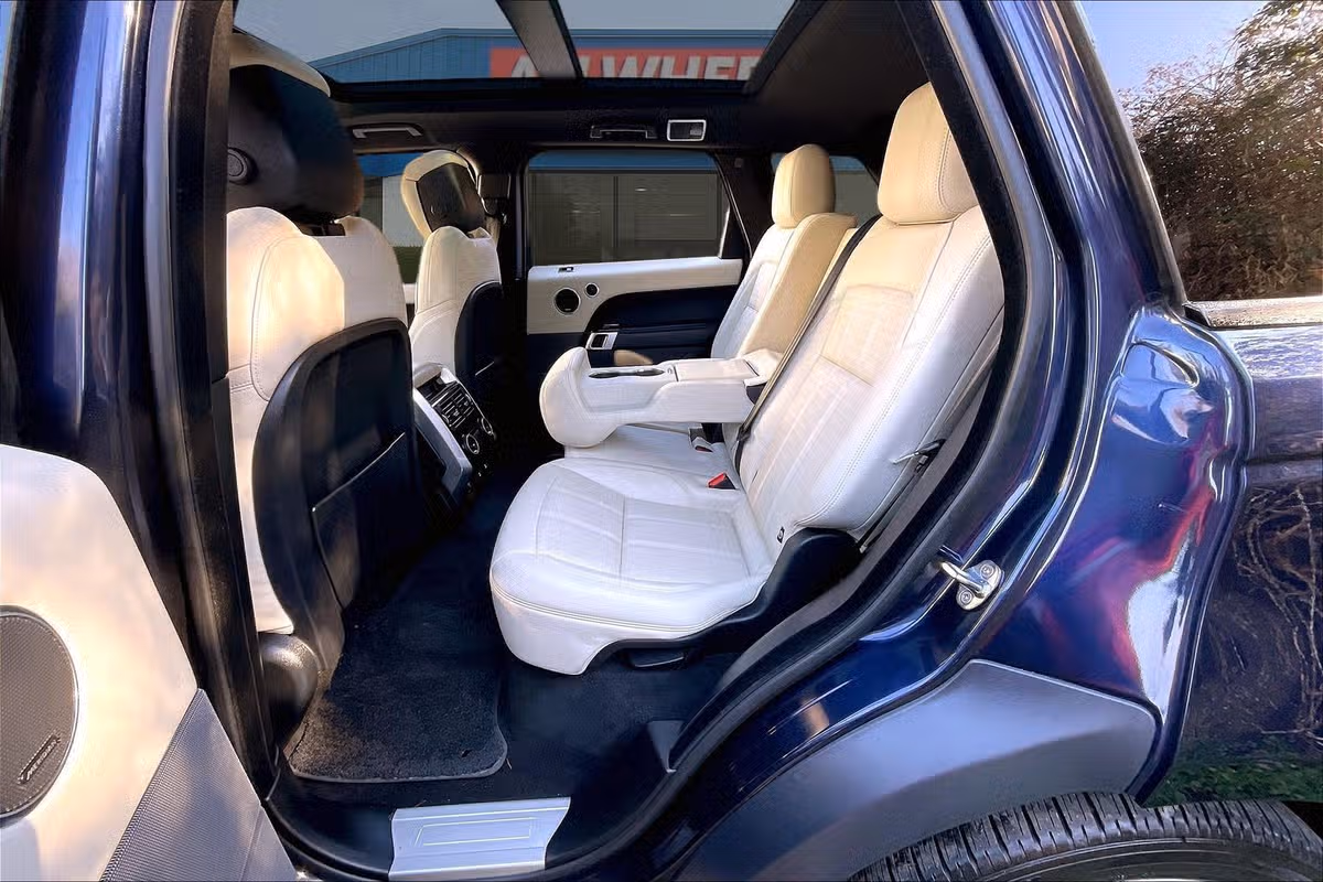 2019 Land Rover Range Rover Sport HSE Dynamic Image 25