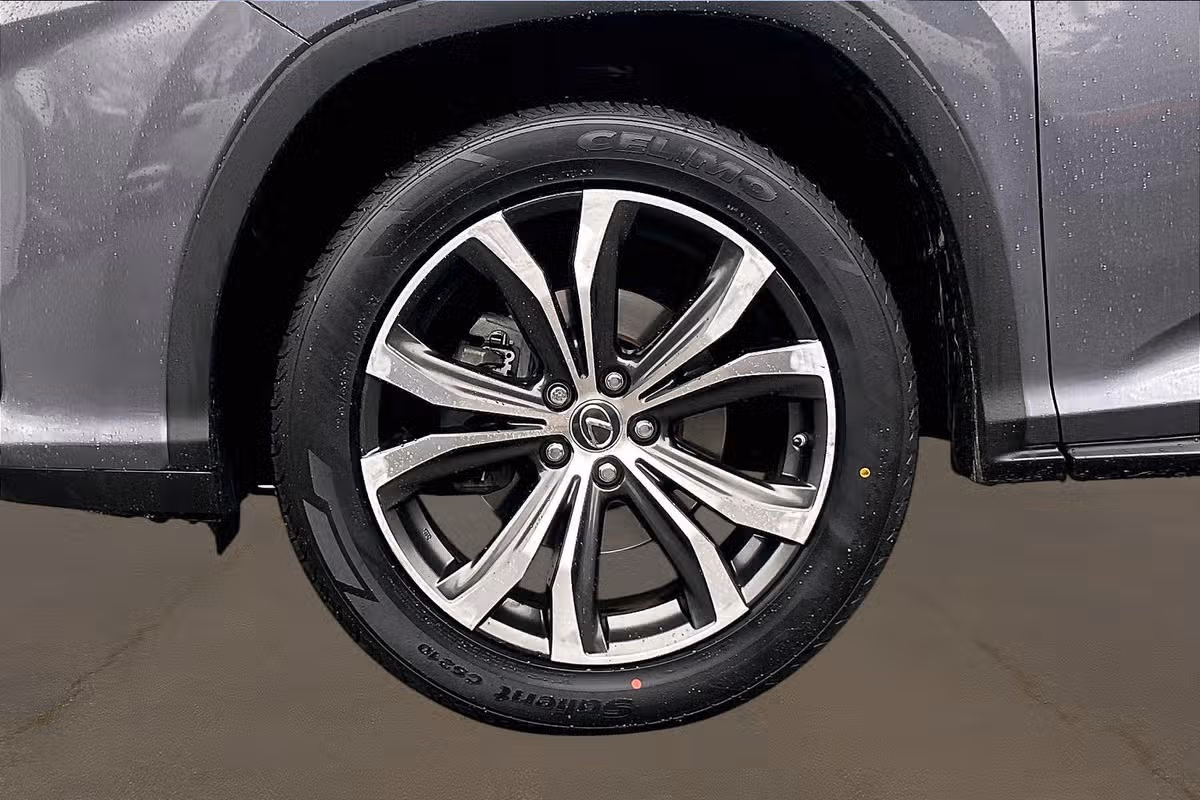 2019 Lexus RX 350L Base Image 9