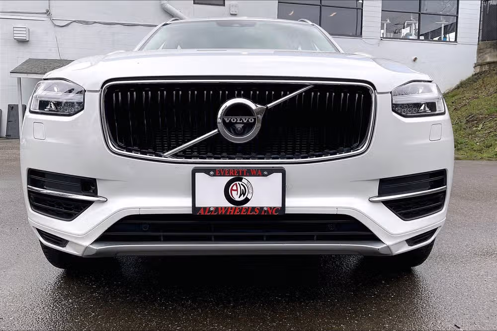 2016 Volvo XC90 T8 eAWD Momentum Image 27