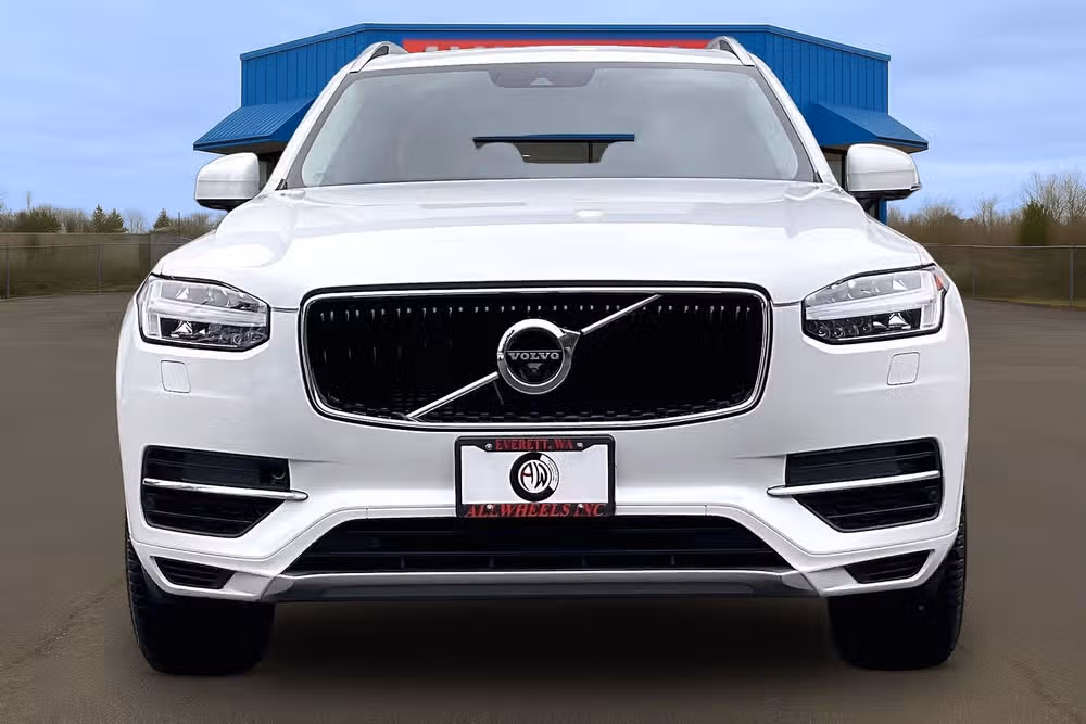 2016 Volvo XC90 T8 eAWD Momentum Image 3