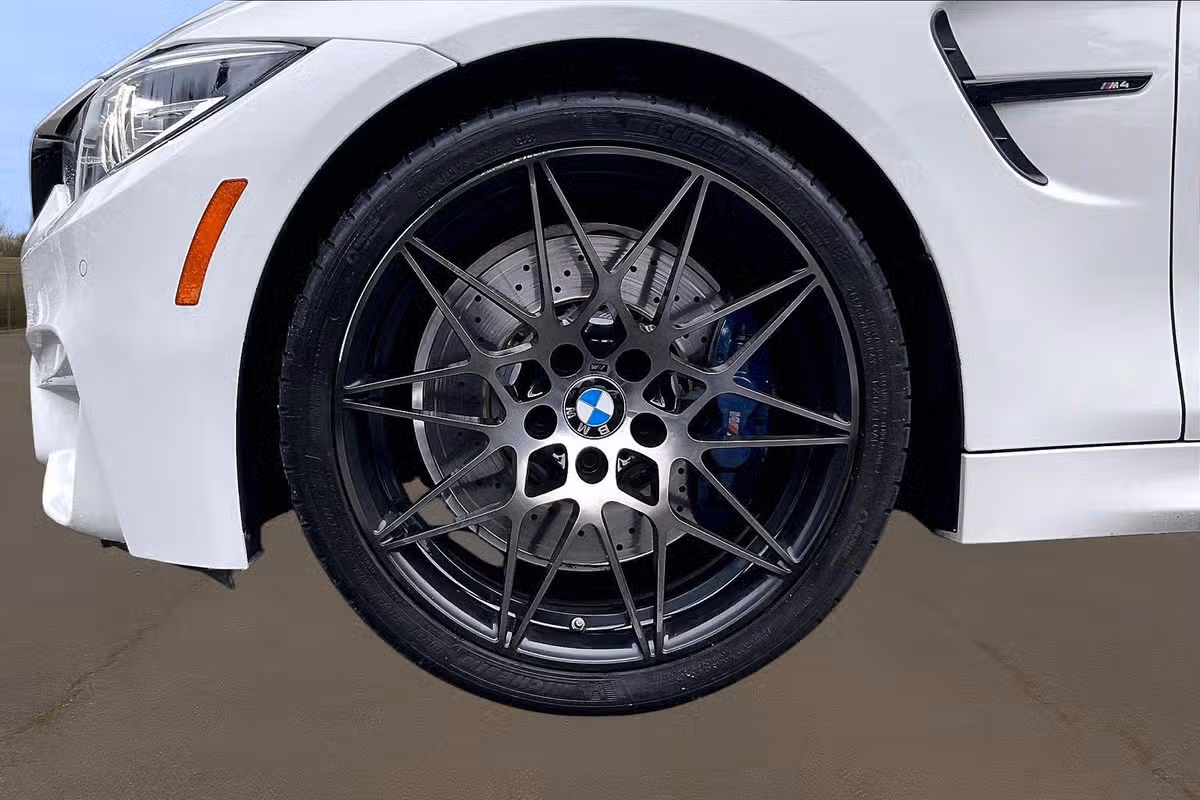2019 BMW M4 Competition Image 9