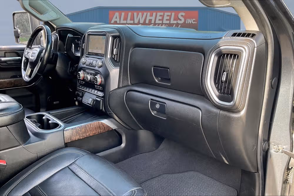 2020 GMC Sierra 2500HD Denali Image 16