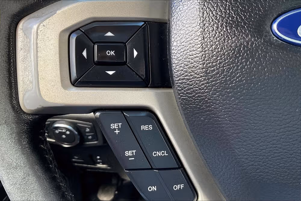 2019 Ford F-250 Super Duty Lariat Image 16