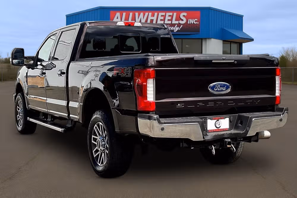2019 Ford F-250 Super Duty Lariat Image 2
