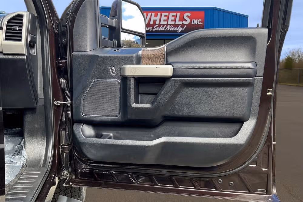 2019 Ford F-250 Super Duty Lariat Image 22