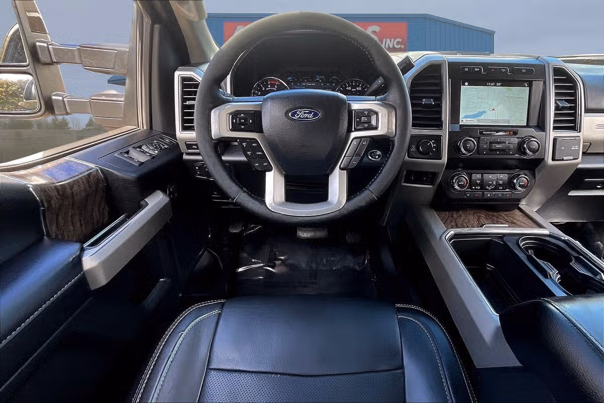 2019 Ford F-250 Super Duty Lariat Image 4