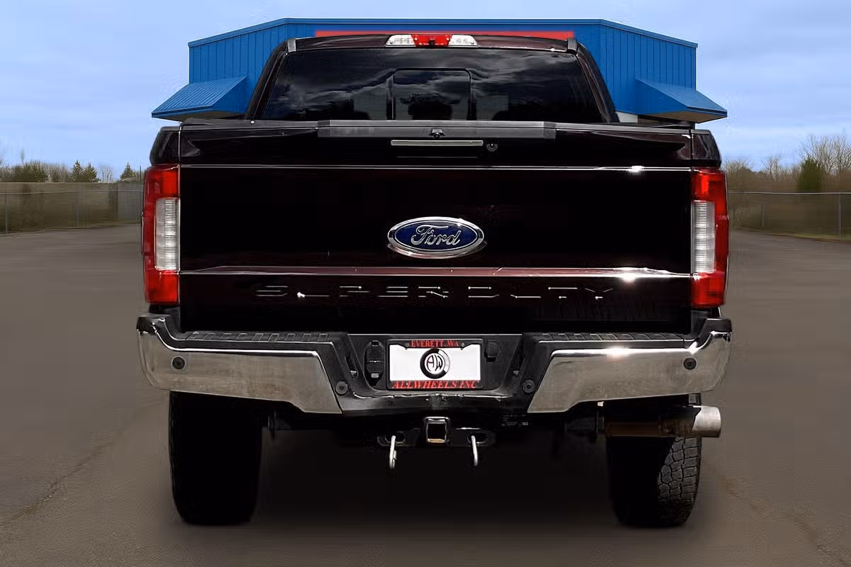 2019 Ford F-250 Super Duty Lariat Image 3
