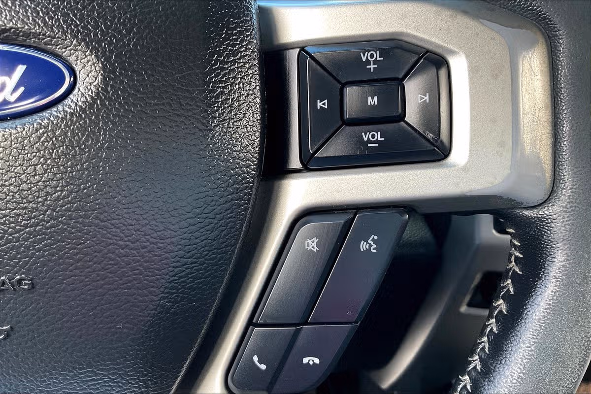 2019 Ford F-250 Super Duty Lariat Image 17