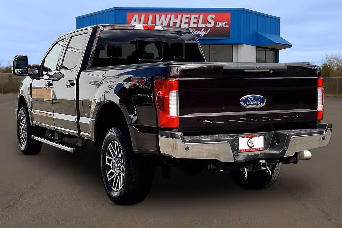 2019 Ford F-250 Super Duty Lariat Image 2