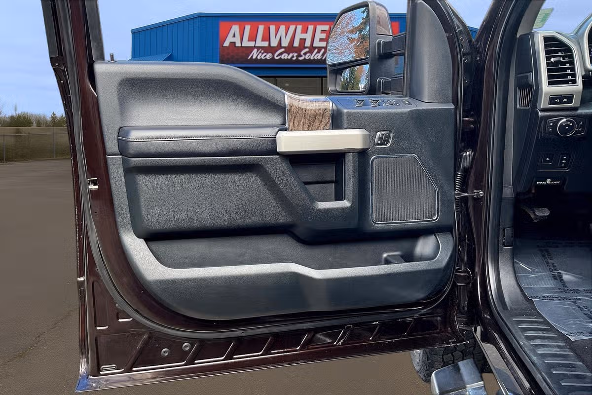 2019 Ford F-250 Super Duty Lariat Image 21