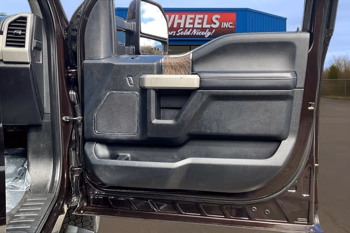 2019 Ford F-250 Super Duty Lariat Image 22