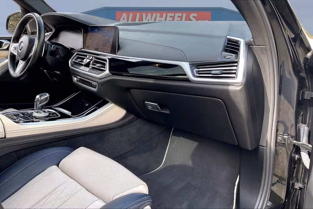 2020 BMW X5 M50i xDrive Image 16