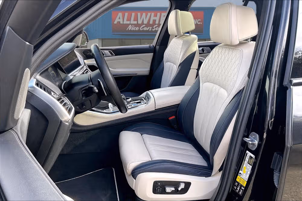 2020 BMW X5 M50i xDrive Image 24