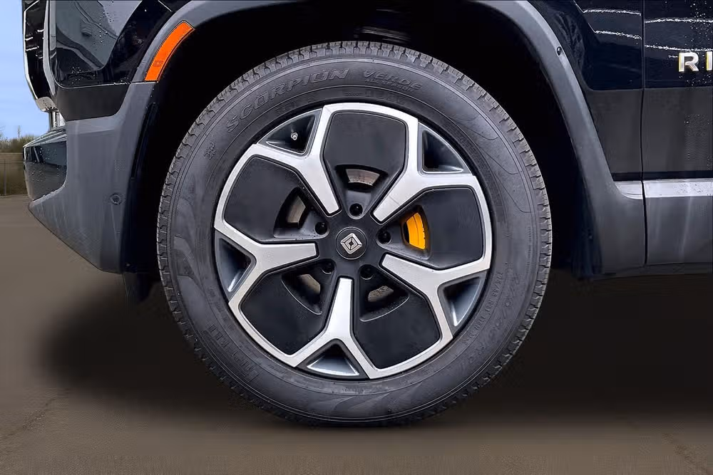 2022 Rivian R1T Adventure Image 9
