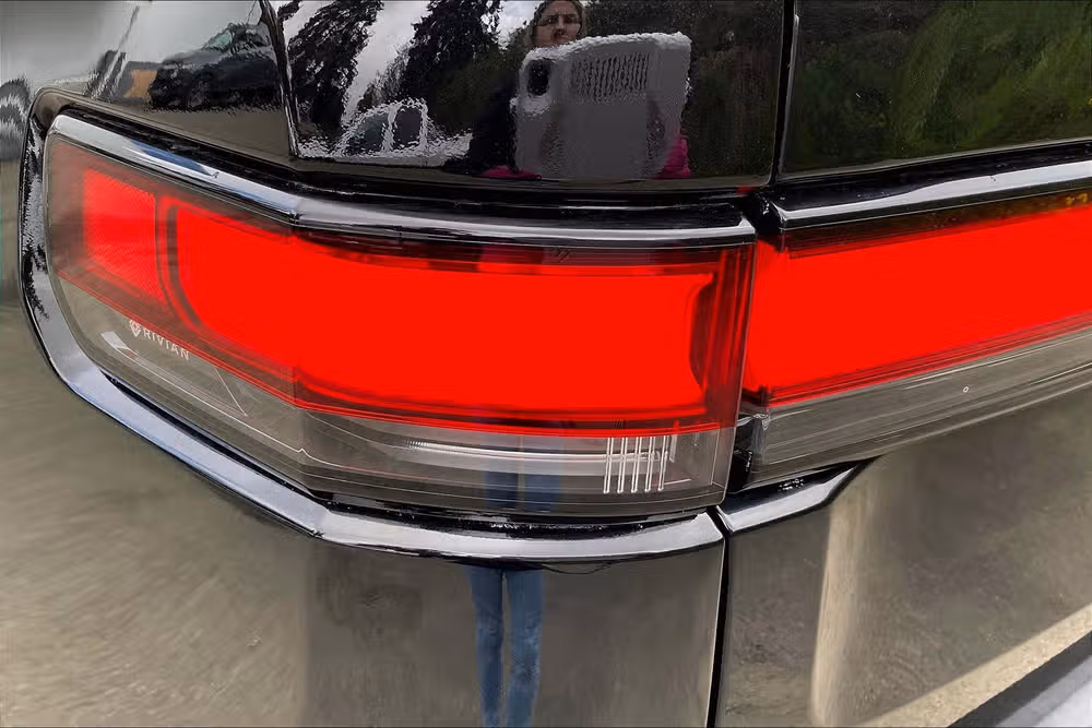 2022 Rivian R1T Adventure Image 28
