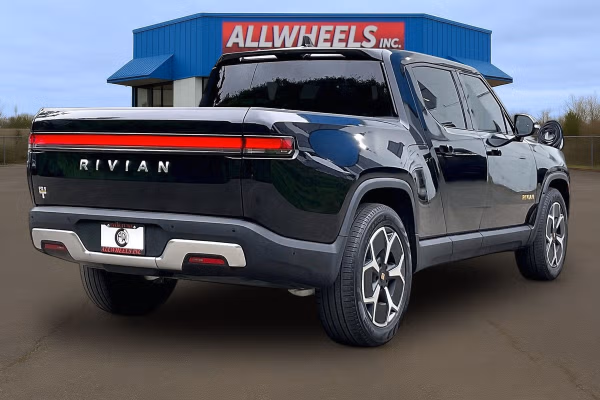 2022 Rivian R1T Adventure Image 11