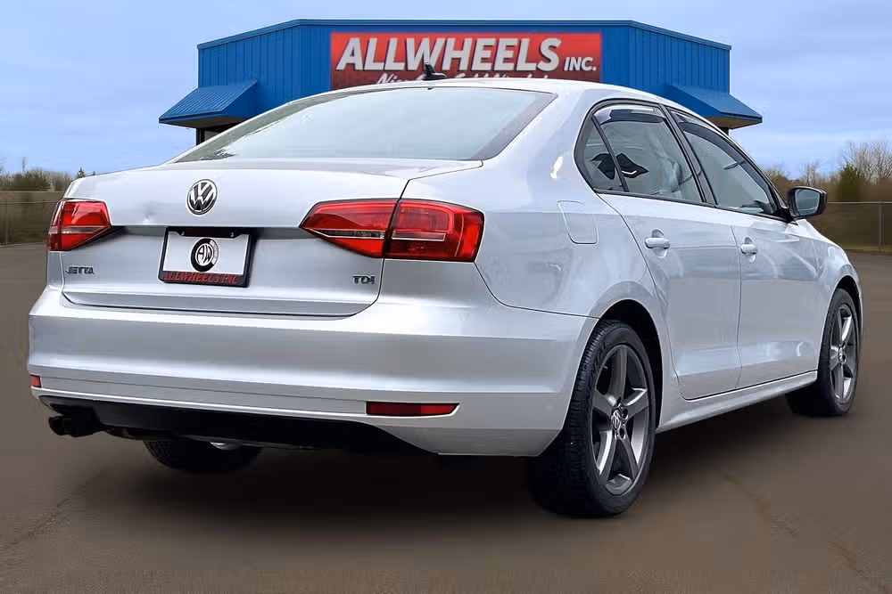 2015 Volkswagen Jetta TDI S Image 11
