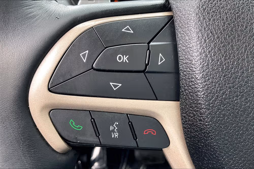 2016 Jeep Grand Cherokee Summit Image 16