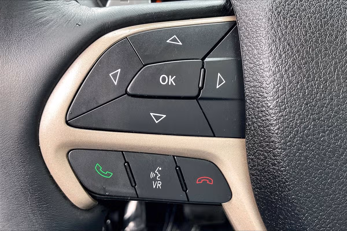 2016 Jeep Grand Cherokee Summit Image 16