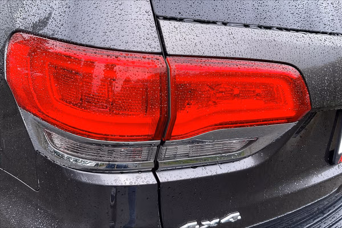 2016 Jeep Grand Cherokee Summit Image 28