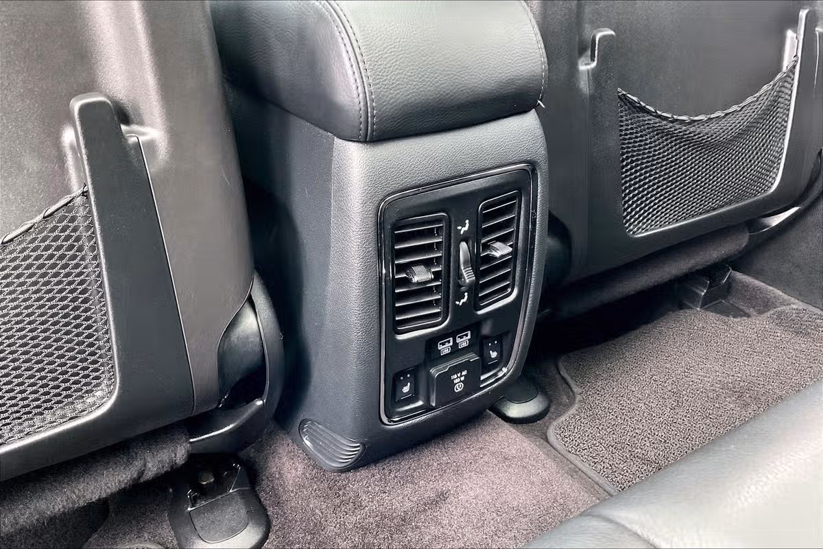 2016 Jeep Grand Cherokee Summit Image 31
