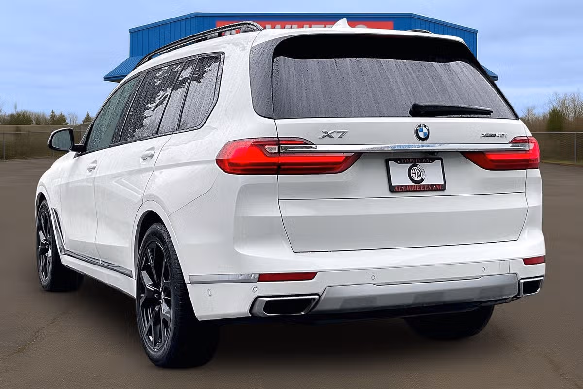 2021 BMW X7 xDrive40i Image 2