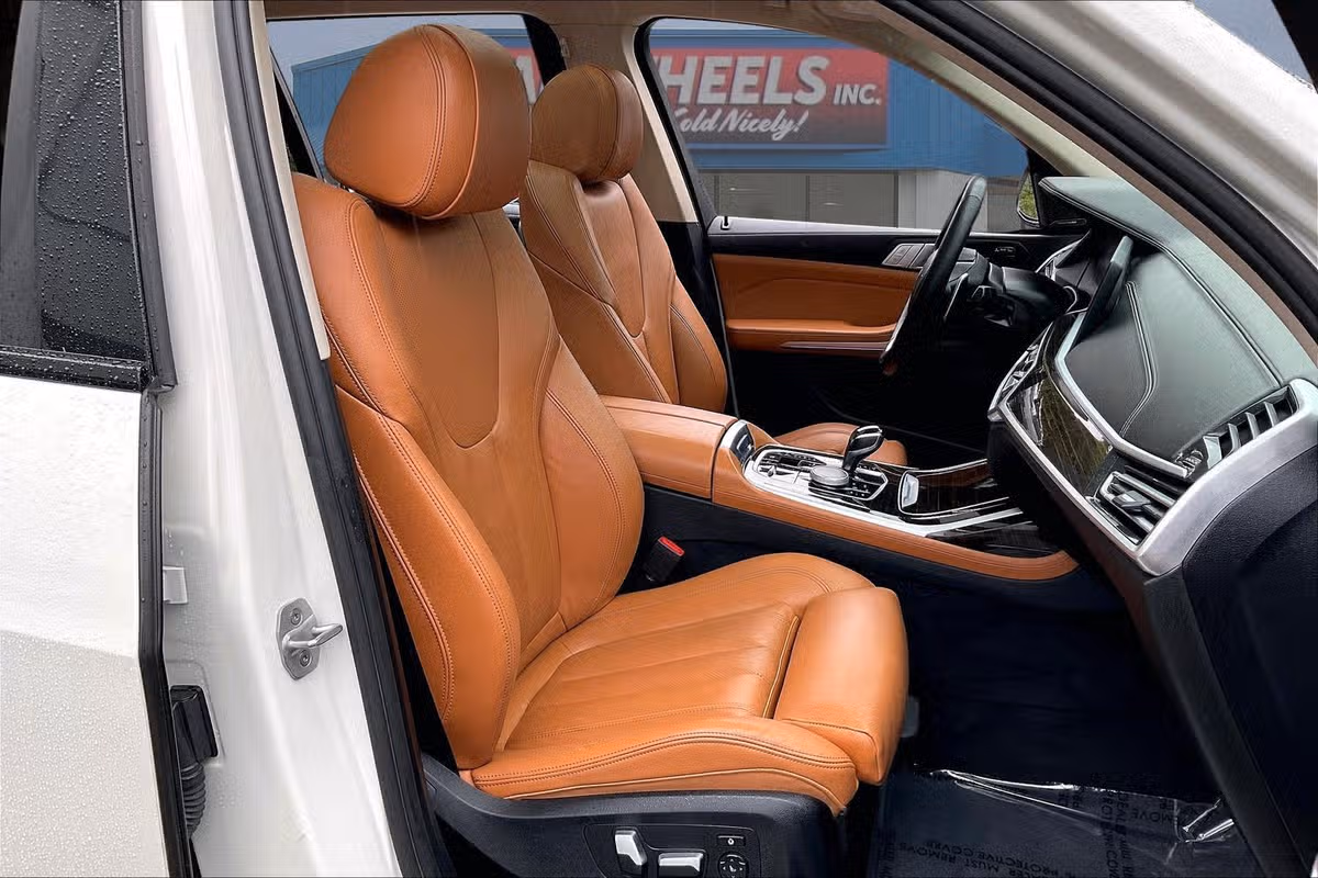 2021 BMW X7 xDrive40i Image 7
