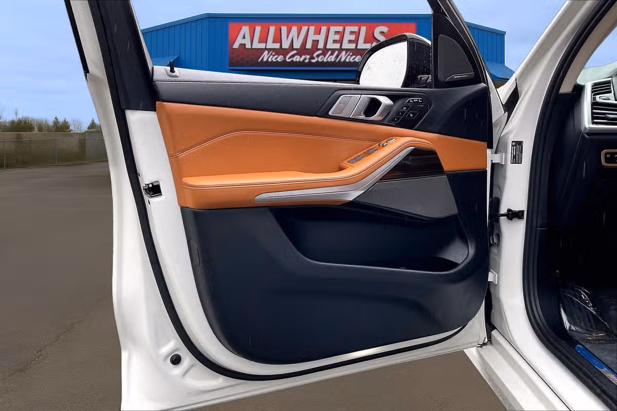 2021 BMW X7 xDrive40i Image 21