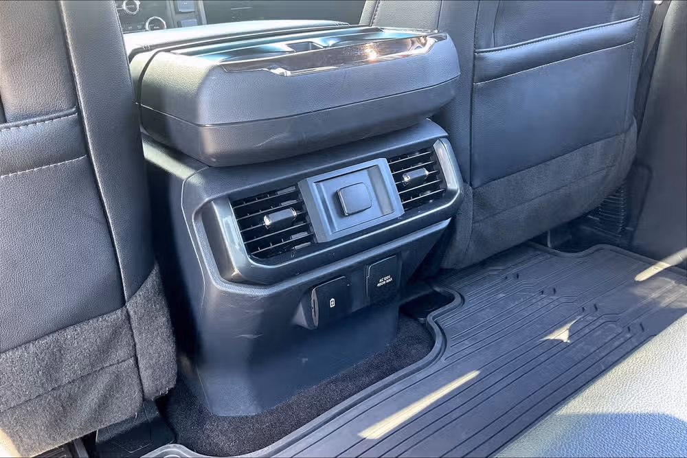 2022 Ford F-150 Lariat Image 32