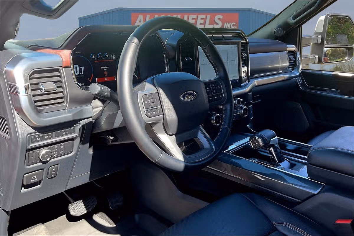 2022 Ford F-150 Lariat Image 12