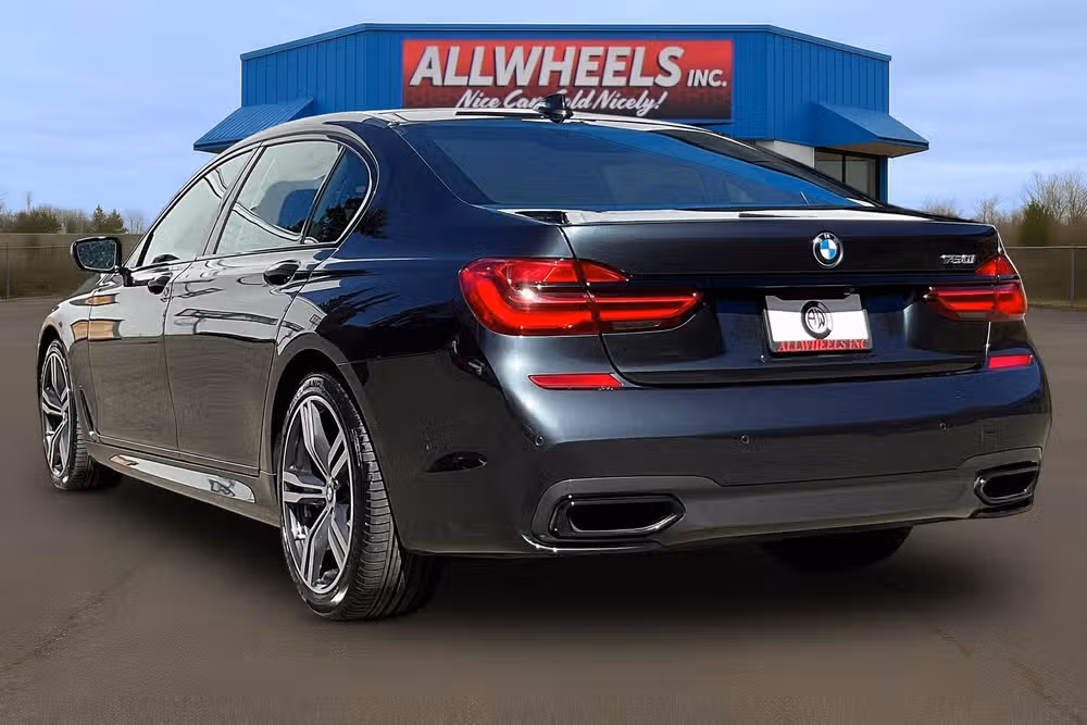 2017 BMW 7 Series 750i Image 2