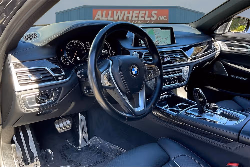 2017 BMW 7 Series 750i Image 12