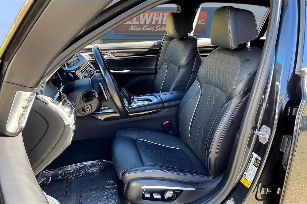 2017 BMW 7 Series 750i Image 23