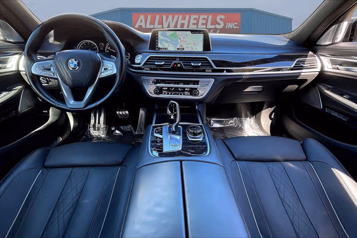 2017 BMW 7 Series 750i Image 14