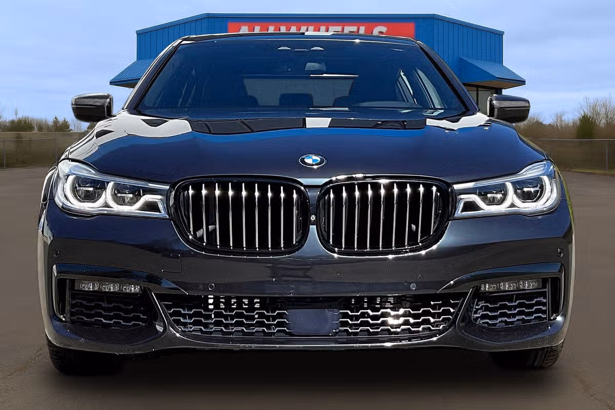 2017 BMW 7 Series 750i Image 3