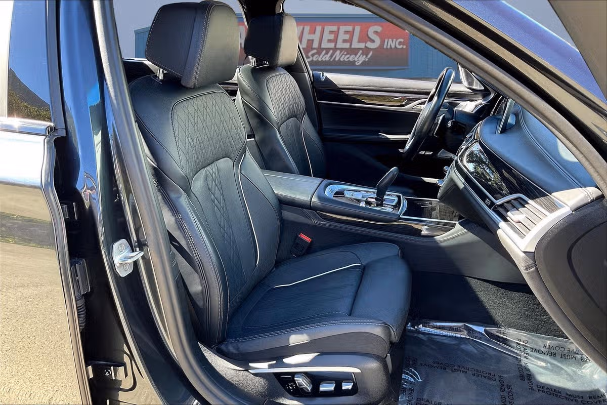 2017 BMW 7 Series 750i Image 7