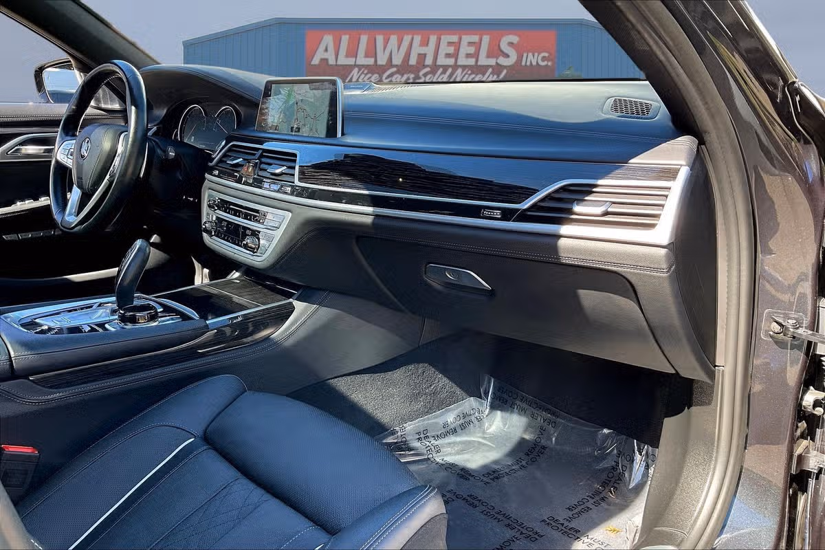 2017 BMW 7 Series 750i Image 15