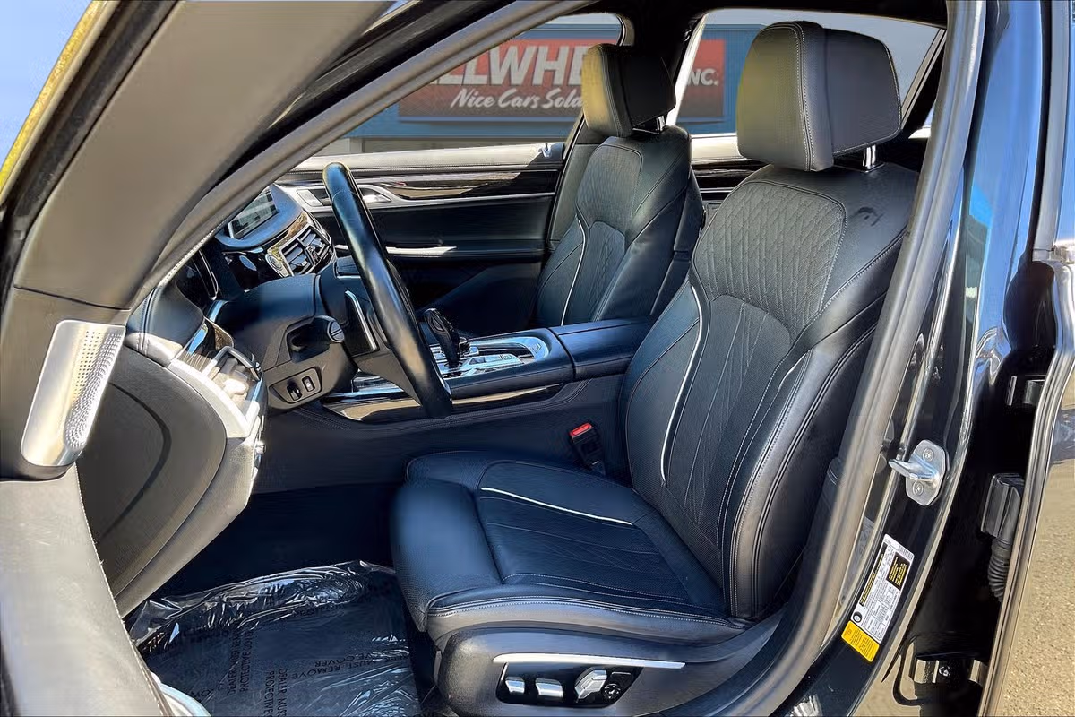 2017 BMW 7 Series 750i Image 23