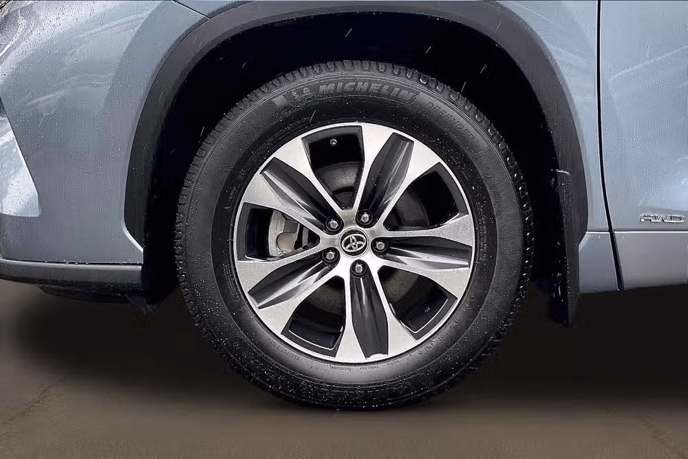 2020 Toyota Highlander Hybrid XLE Image 9